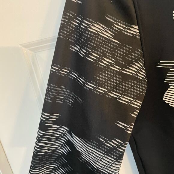 Under Armour Cold Gear Black and White Pullover Hooded Sweatshirt - Picture 2 of 5